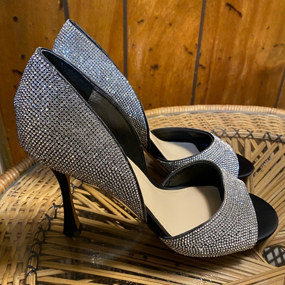 👠VINCE CAMUTO SILVER SPARKLE HEELS 👠